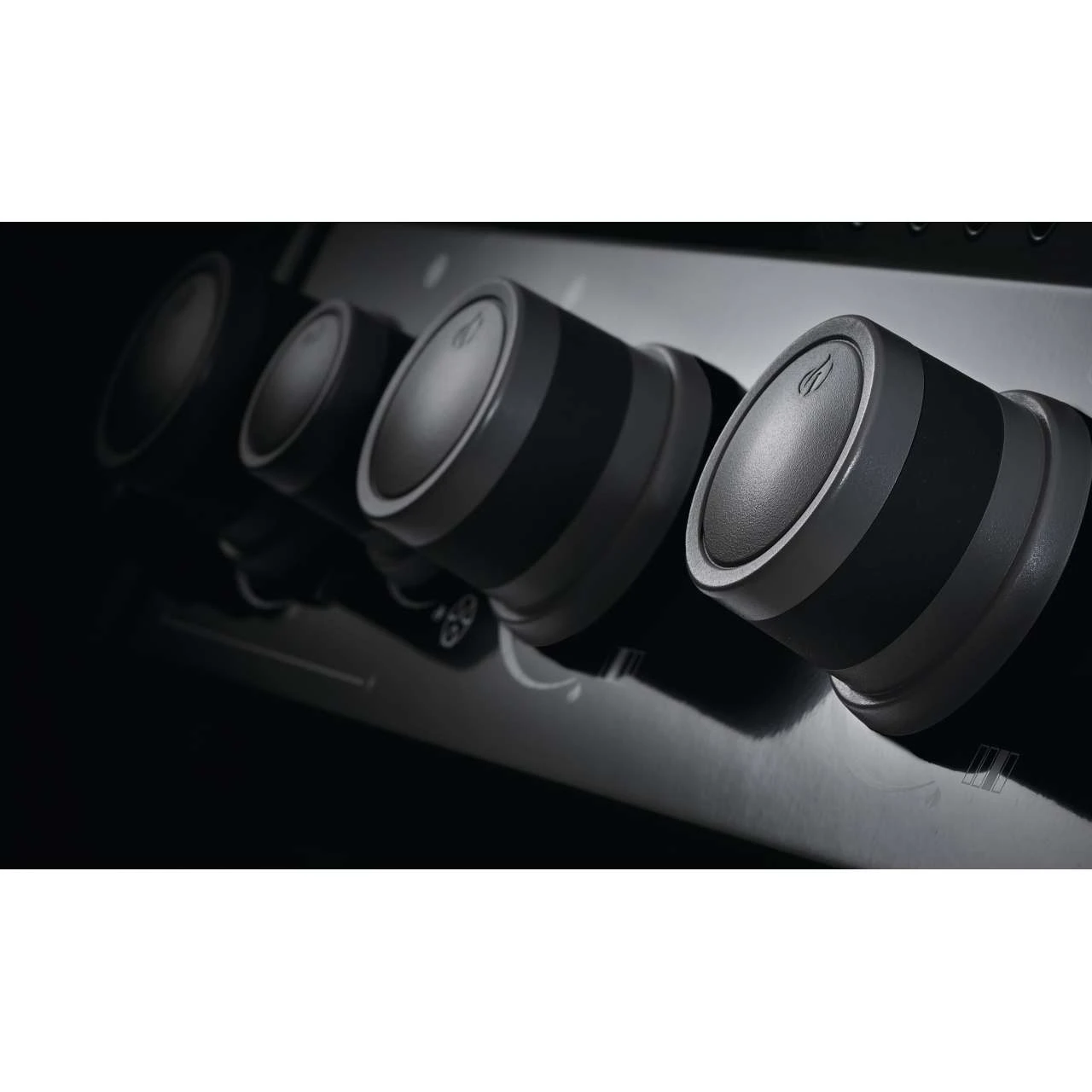 Napoleon Rogue XT 425 Schwarz Gasgrill 17,25 KW 4 Brenner Inkl. SIZZLE ZONE RXT425SIBPK-1 6 Napoleon Rogue XT 425 Schwarz Gasgrill 17,25 KW 4 Brenner Inkl. SIZZLE ZONE RXT425SIBPK-1 – Bild 4