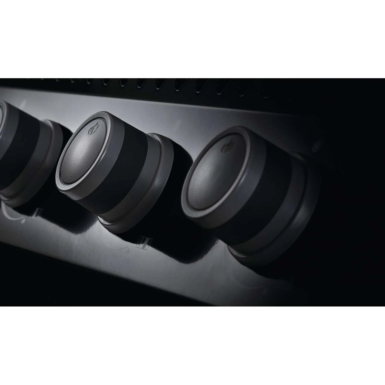 Napoleon Rogue RB 425 Schwarz Gasgrill 22,25 KW 5 Brenner Mit Drehspieß-Set RB425RSBPK-1 9 Napoleon Rogue RB 425 Schwarz Gasgrill 22,25 KW 5 Brenner Mit Drehspieß-Set RB425RSBPK-1 – Bild 7