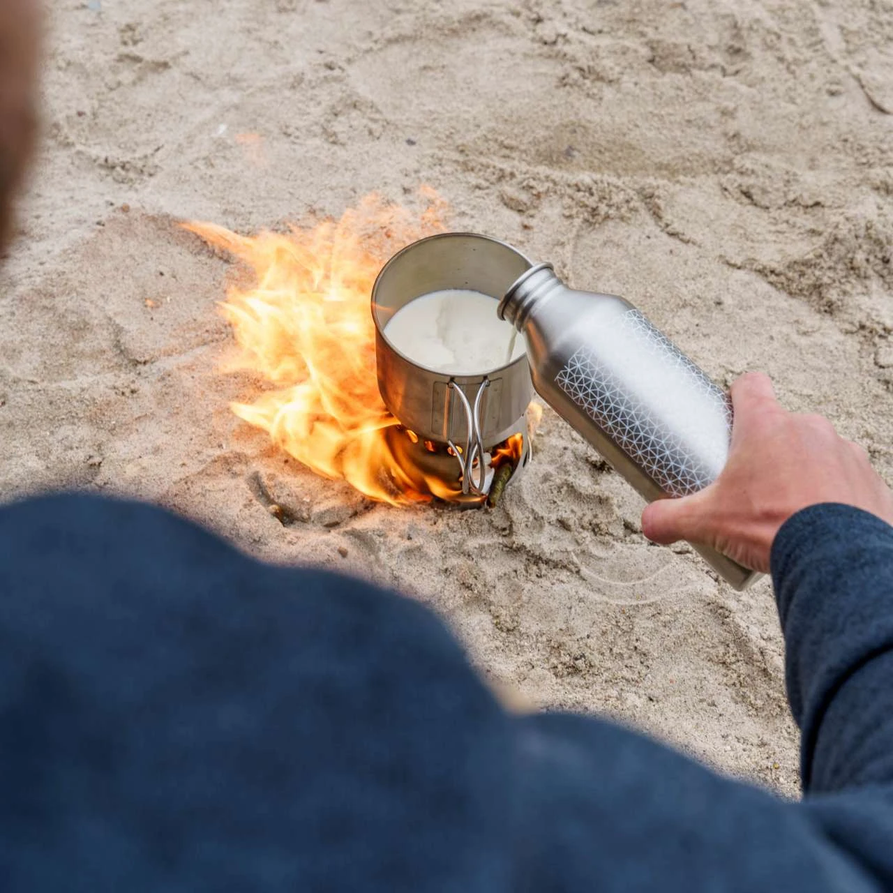 Petromax Kochbecher 2 In 1 Kochstelle Und Becher Mit Klappbaren Griffen 9 Petromax Kochbecher 2 In 1 Kochstelle Und Becher Mit Klappbaren Griffen â Bild 7